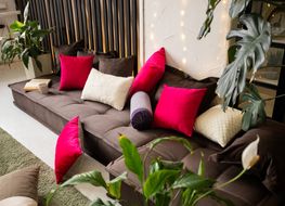 Угловой диван-трансформер MIELLA Lora Short, коричневый с коричневыми подушками