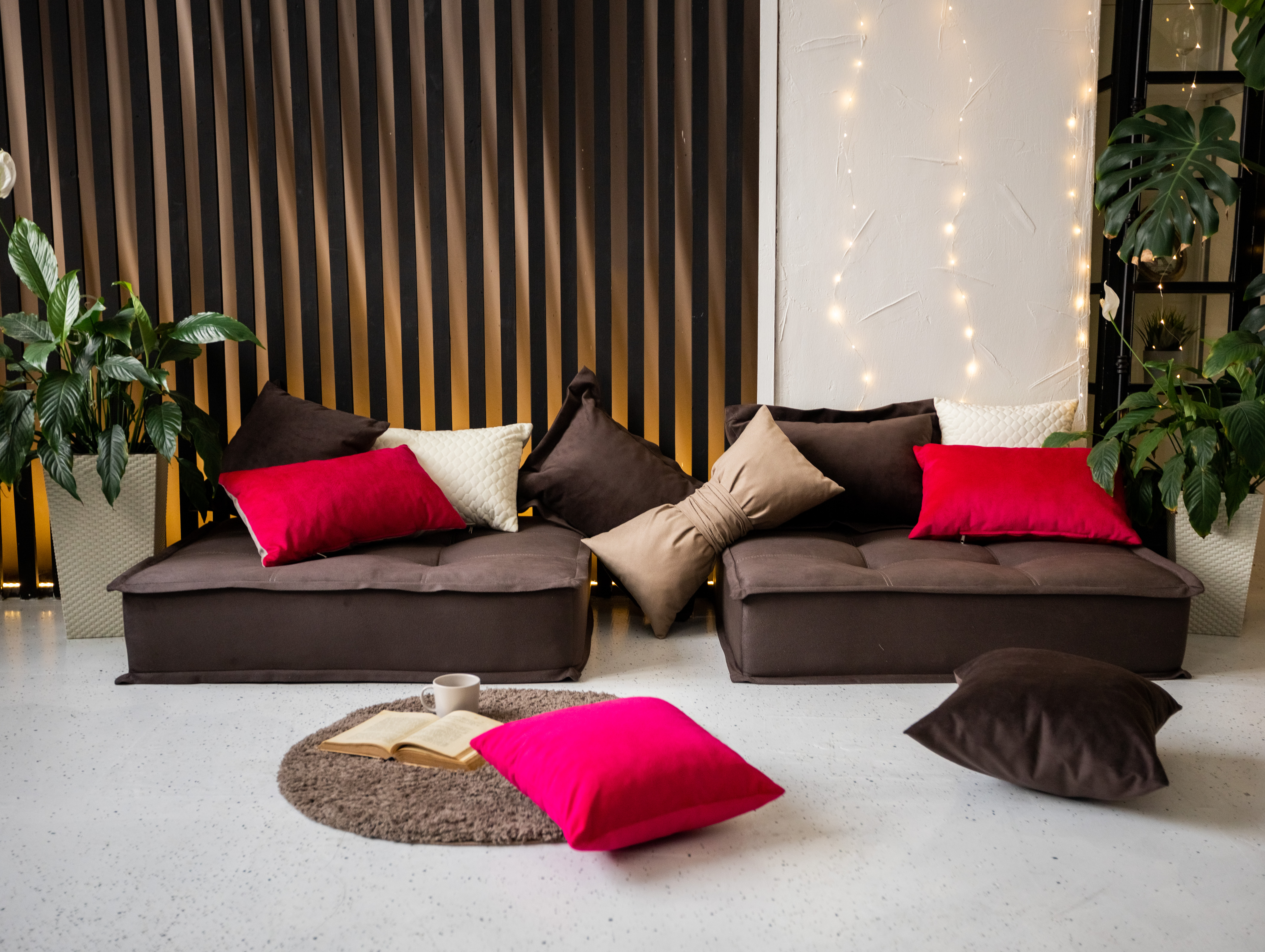 Купить Диван-кровать, кресло-кровать MIELLA 2 Small, коричневый скоричневыми подушками — Московская область — Интернет-магазин Miella